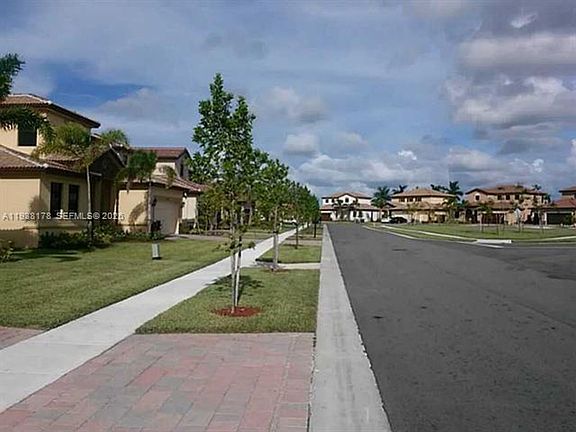 4th image of 191 SE 35th Ave #0