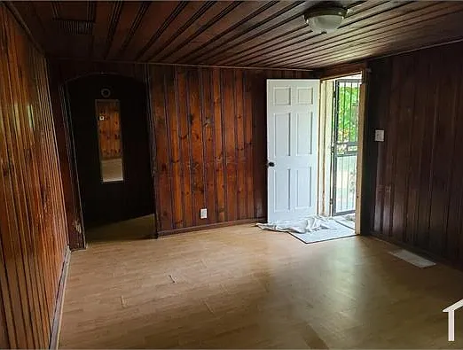 3314 E Saint Clair St — Photo 4