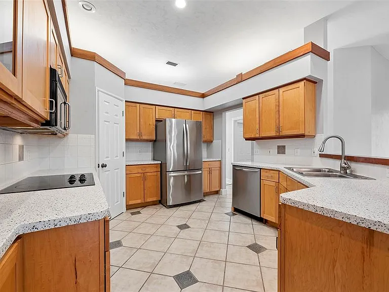 2313 NW 93rd St — Photo 5