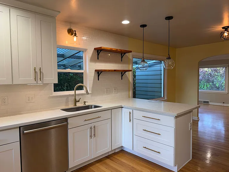 924 N Union Ave — Photo 4