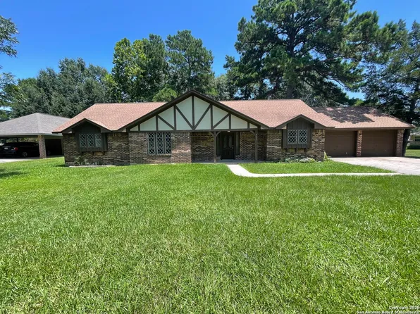 711 Baker Dr, Tomball, TX 77375