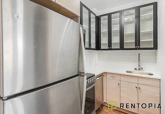 2nd image of 855 De Kalb Ave #1A