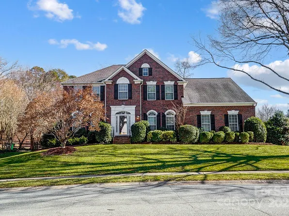 2202 Mount Isle Harbor Dr, Charlotte, NC 28214