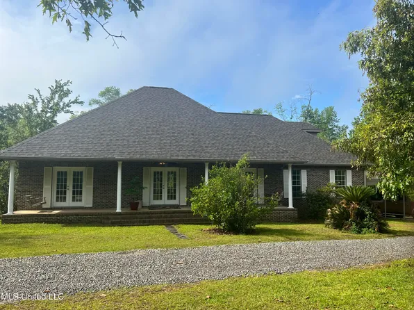 825 Liberty Rd, Picayune, MS 39466
