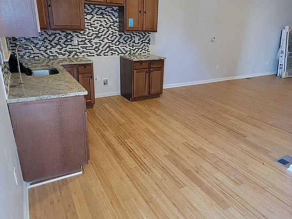 4th image of 4907 Reisterstown Rd