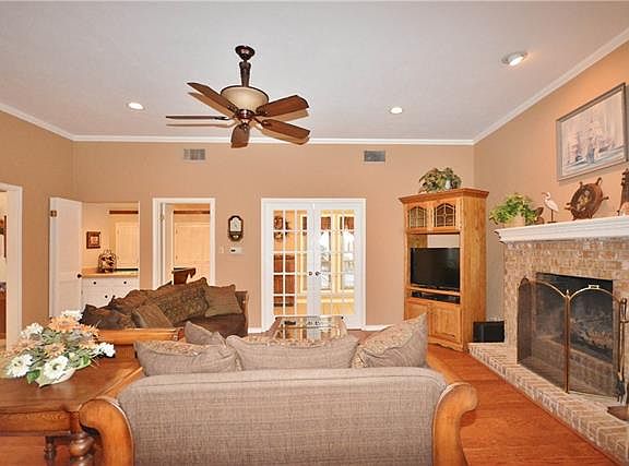 3rd image of 1705 Bowie Cir