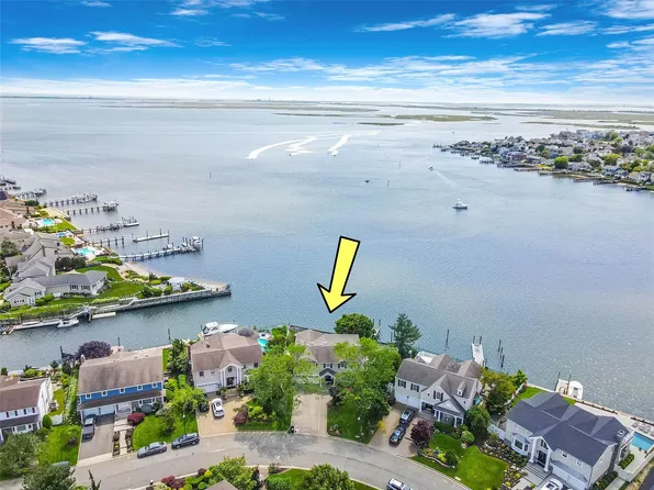 298 Bayview Avenue, Massapequa, NY 11758