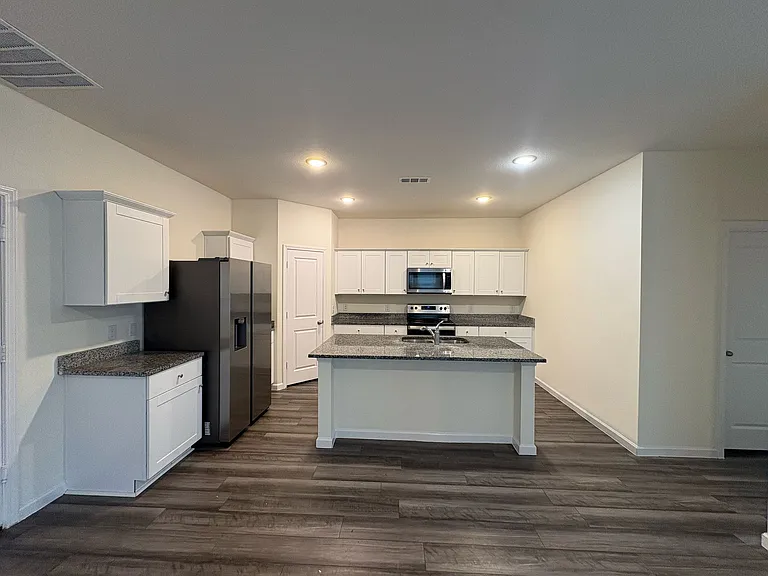 408 Forest St — Photo 18