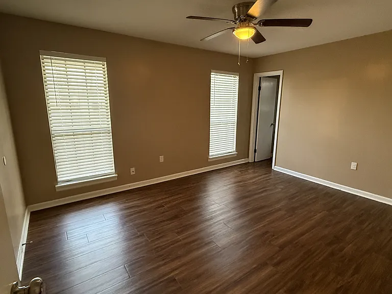 4082 Spencer St — Photo 8