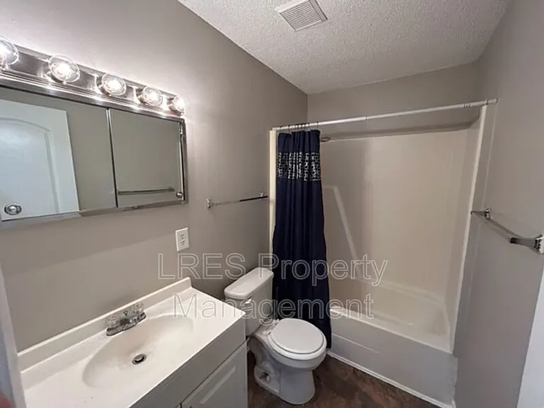 816 W 25th St — Photo 46