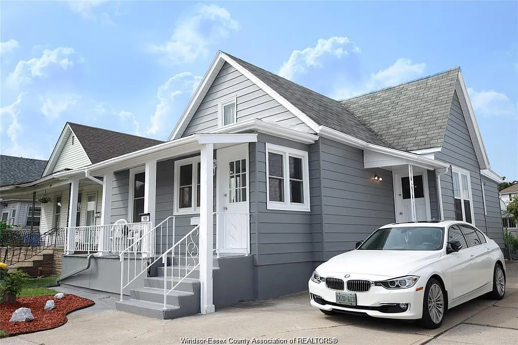 2 bed, $1,300 — Photo 1