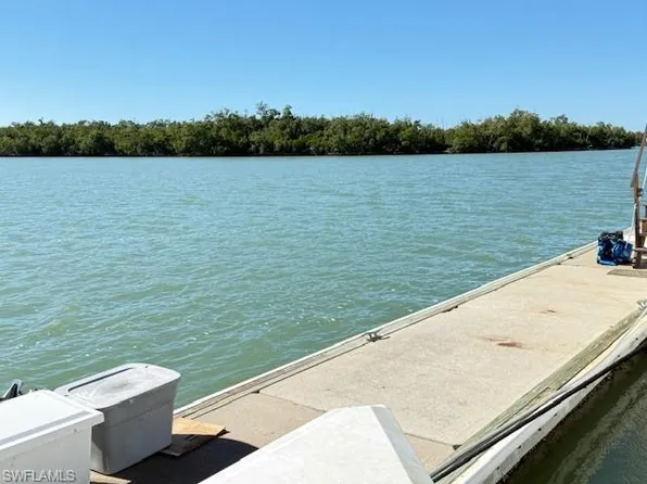 385 Angler DR, GOODLAND, FL 34140