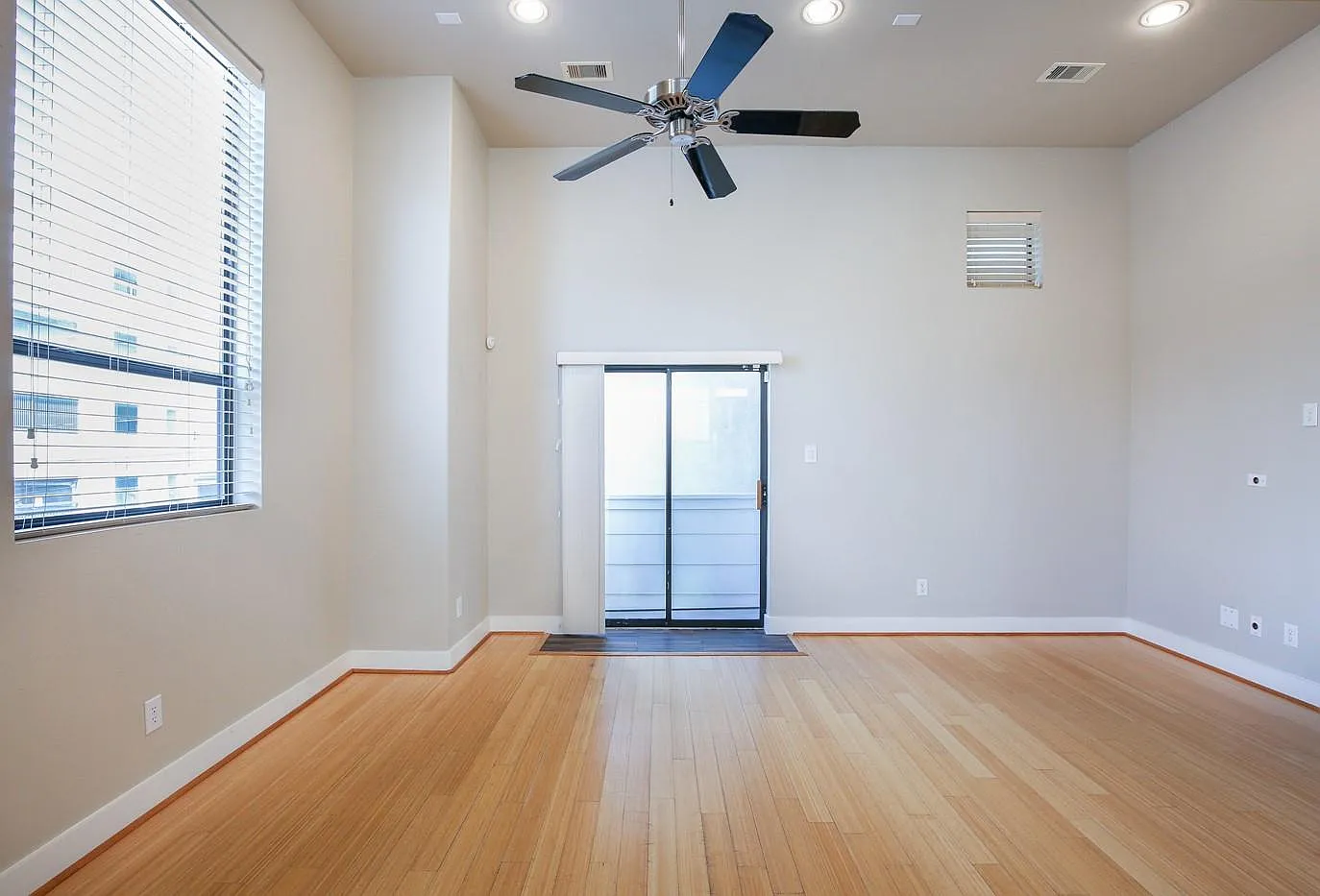 2 bed, 1.5 bath, 1330 sqft, $2,000 — Photo 4