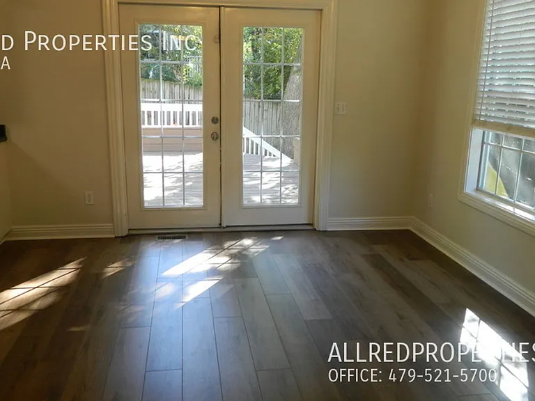 1823 W Berry St — Photo 3