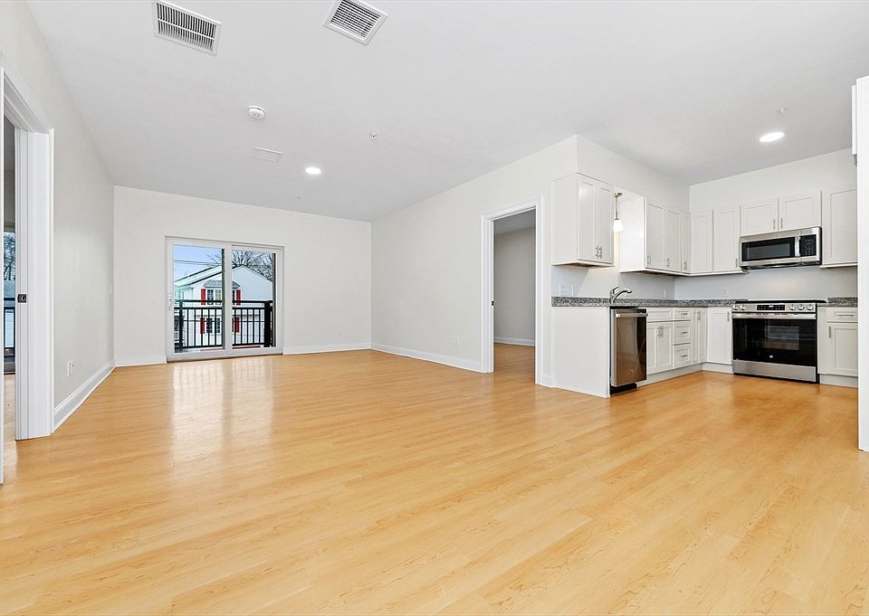 1st image of 10 Franklin Ave APT 300