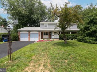 707 Foxcroft Dr, Cinnaminson, NJ 08077