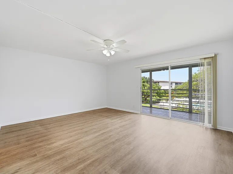 2401 Antigua Cir #J3 — Photo 6