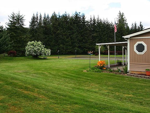 Large side yard
