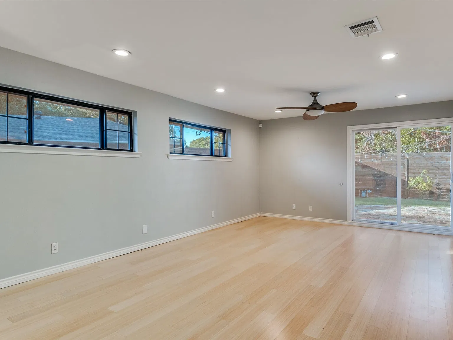 3 bed, 2.0 bath, 1498 sqft, $3,500 — Photo 2
