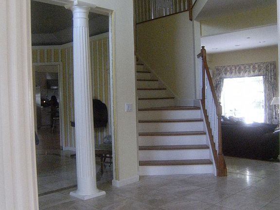 2-storey foyer