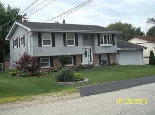 526 Kingston Blvd, McHenry, IL 60050