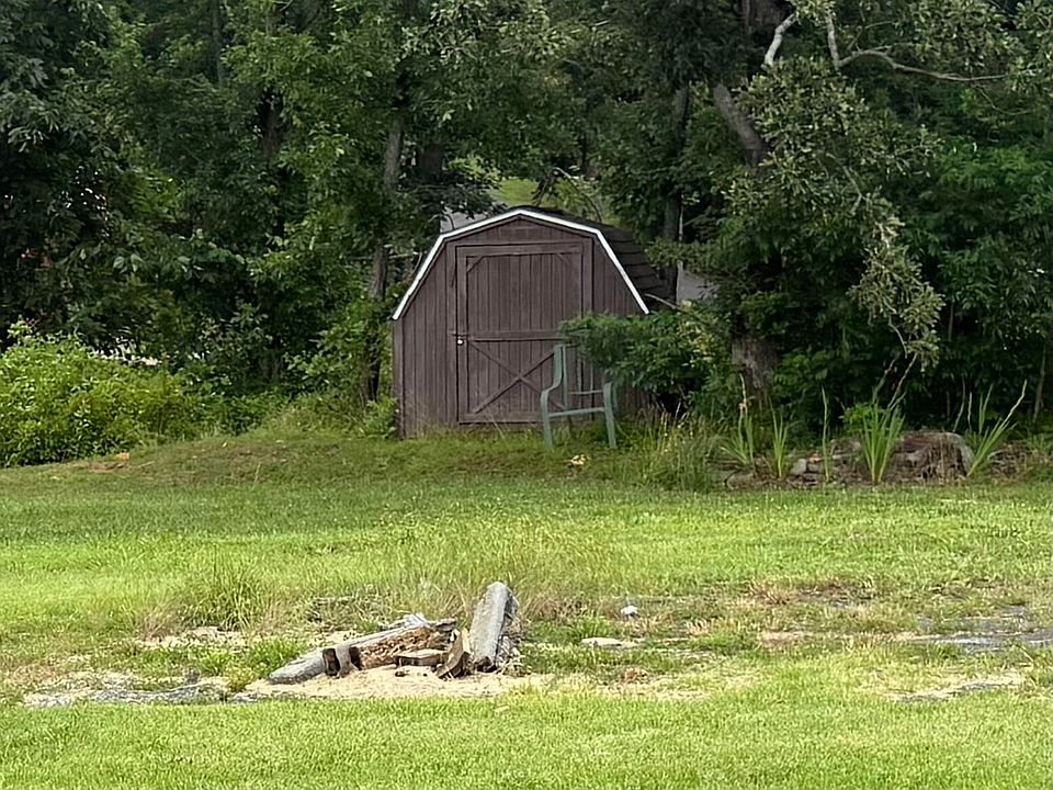 2nd image of 102 Autumn Ln