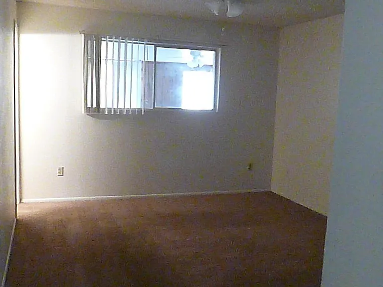 2246 W Corrine Dr — Photo 6