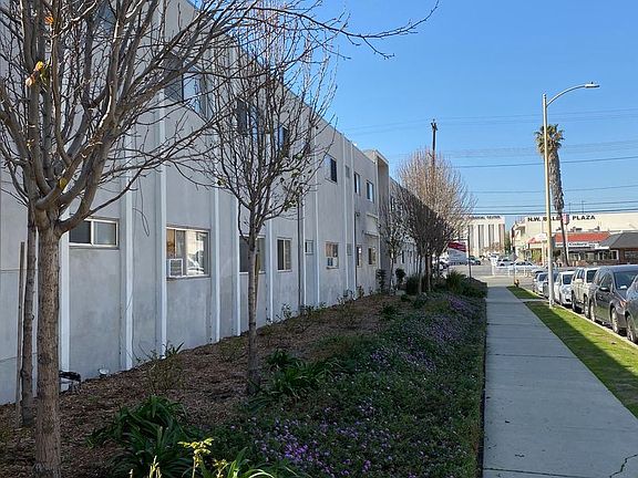 3rd image of 16950 Blackhawk St #7
