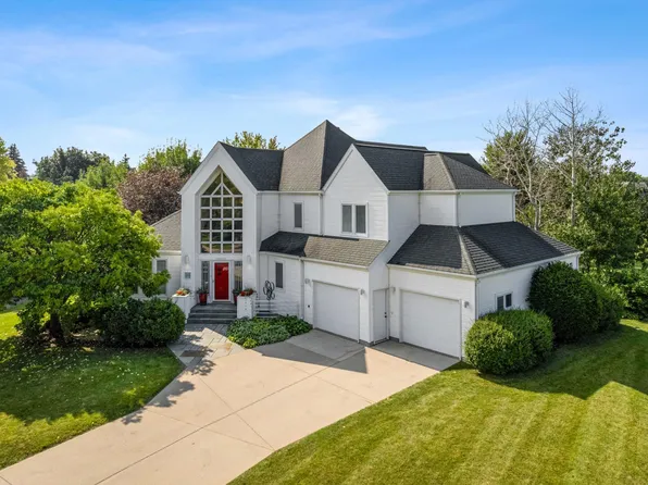 2878 Lilac Ln N, Fargo, ND 58102