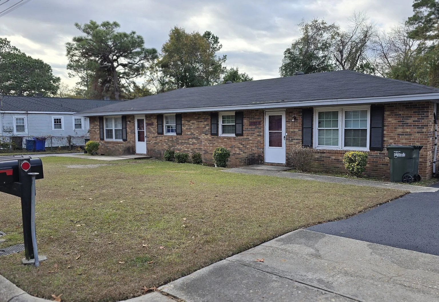 2305-B Emily ~ Broad Acres ~ 2 Weeks Free! — Photo 1