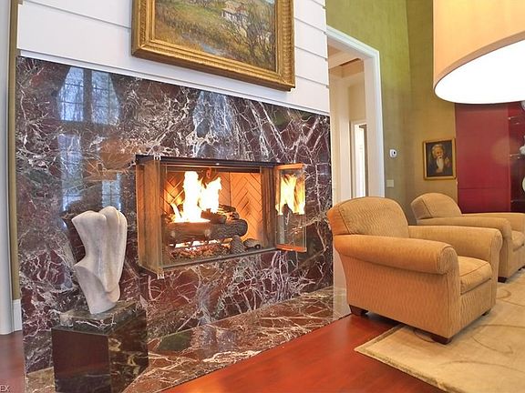 4th image of 60 Easton Ln