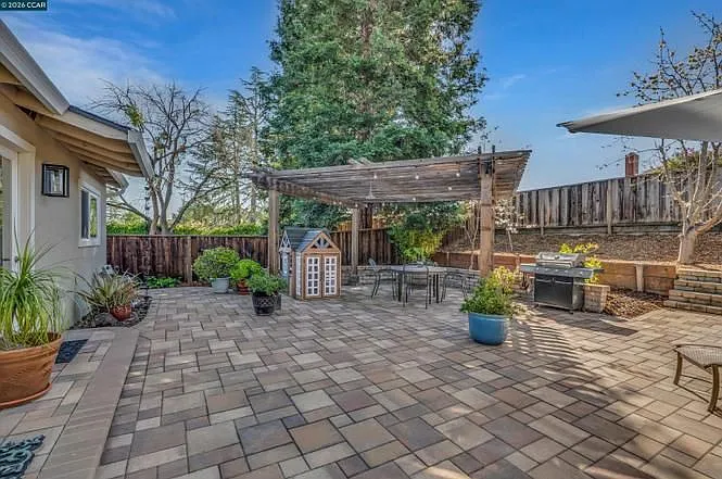 2045 McMillan Ct — Photo 18
