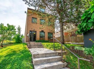 4872 Valley Way #203, Niagara Falls, ON L2E 1W3