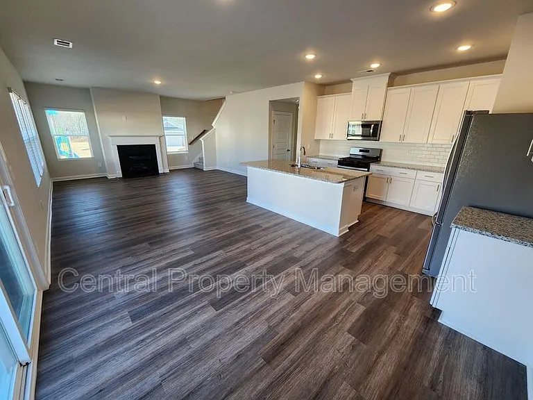 628 Orsman Trl — Photo 4