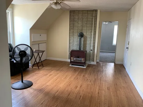 238 Conant St APT 3, Manchester, NH 03102