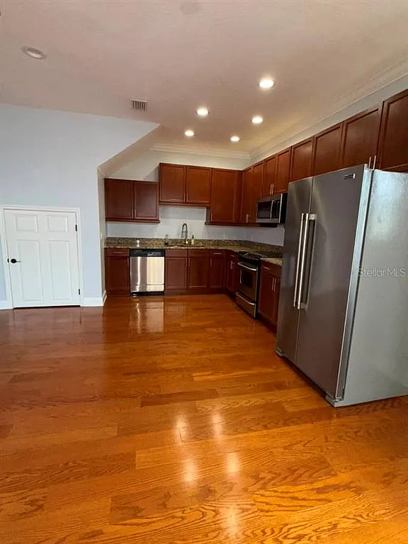 2 bed, 2.5 bath, 1464 sqft, $3,300 — Photo 4