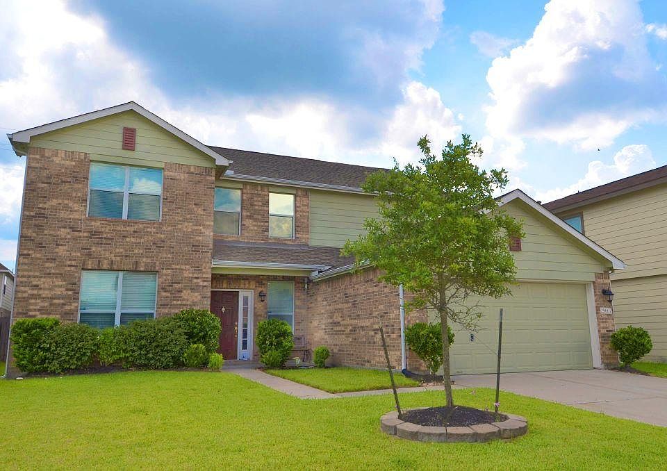 29607 Legends Line Drive is in pristine condition and ready for you to call it home!