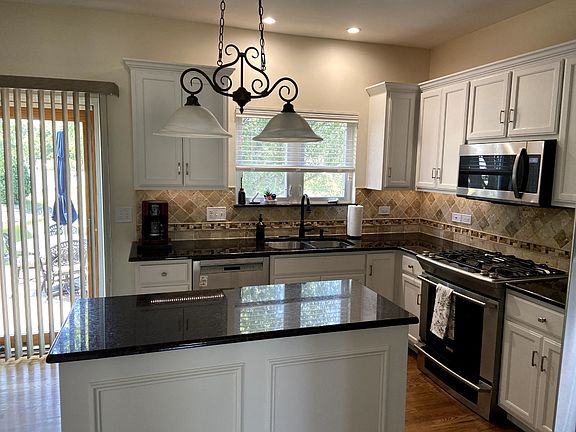 5th image of 1615 Brighton Ln