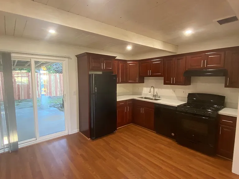 979 Portola Ave — Photo 5