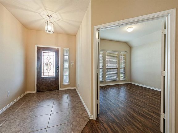 5th image of 706 Lariat Ln