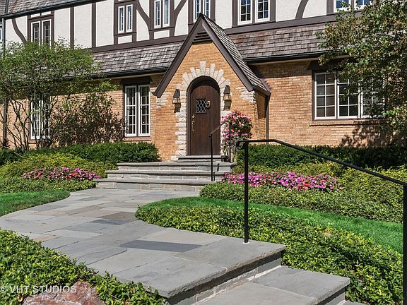 3rd image of 1800 Meadow Ln