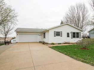 1005 Northview Dr, Center Point, IA 52213