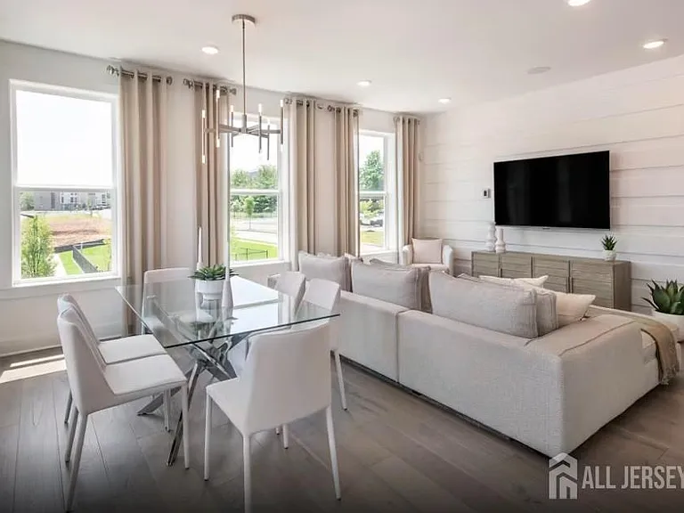 325 Sadie Cir — Photo 6