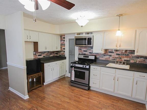 4th image of 3016 Daviess St