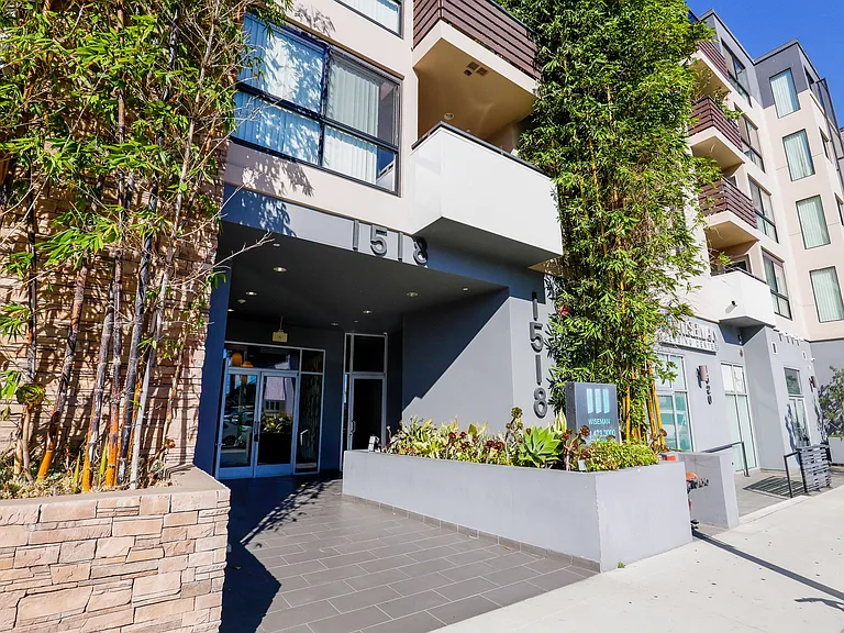 Front entrance of Santa Monica Federal by Wiseman