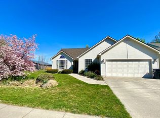 306 SW 12th St, College Place, WA 99324
