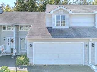 1016 Sterling Ridge Dr, Rensselaer, NY 12144