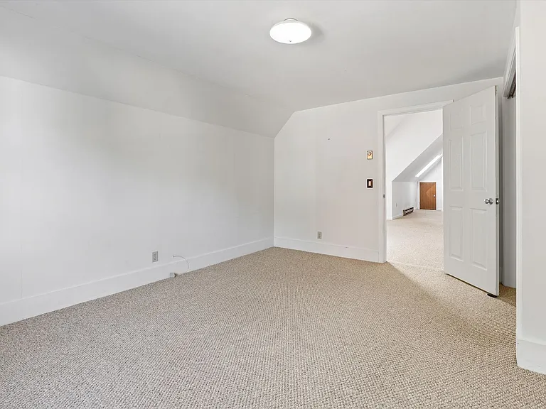 113 Warren St — Photo 21