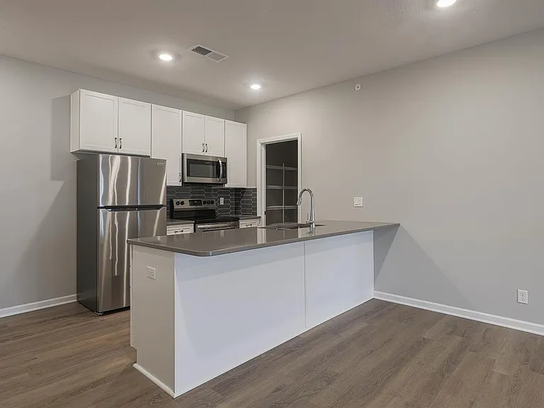 The Creek Apartments — Photo 163