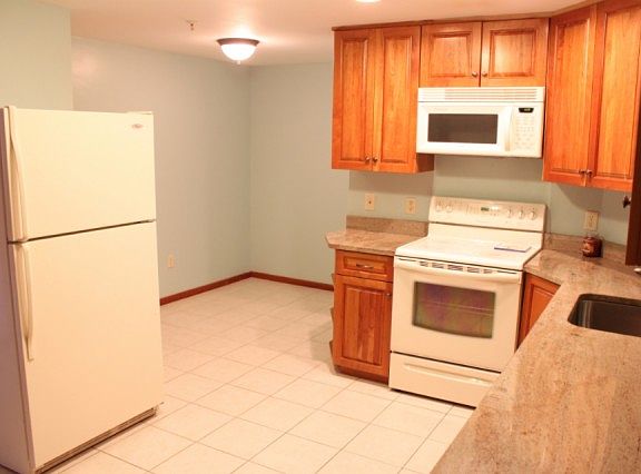 5th image of 24 Glenwood Ave APT 2